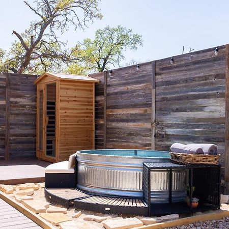 Villa Romantic Tiny Luxury Retreat W Heated Pool, Sauna N Outdoor Shower In Wimberley 10 Acres Exterior foto