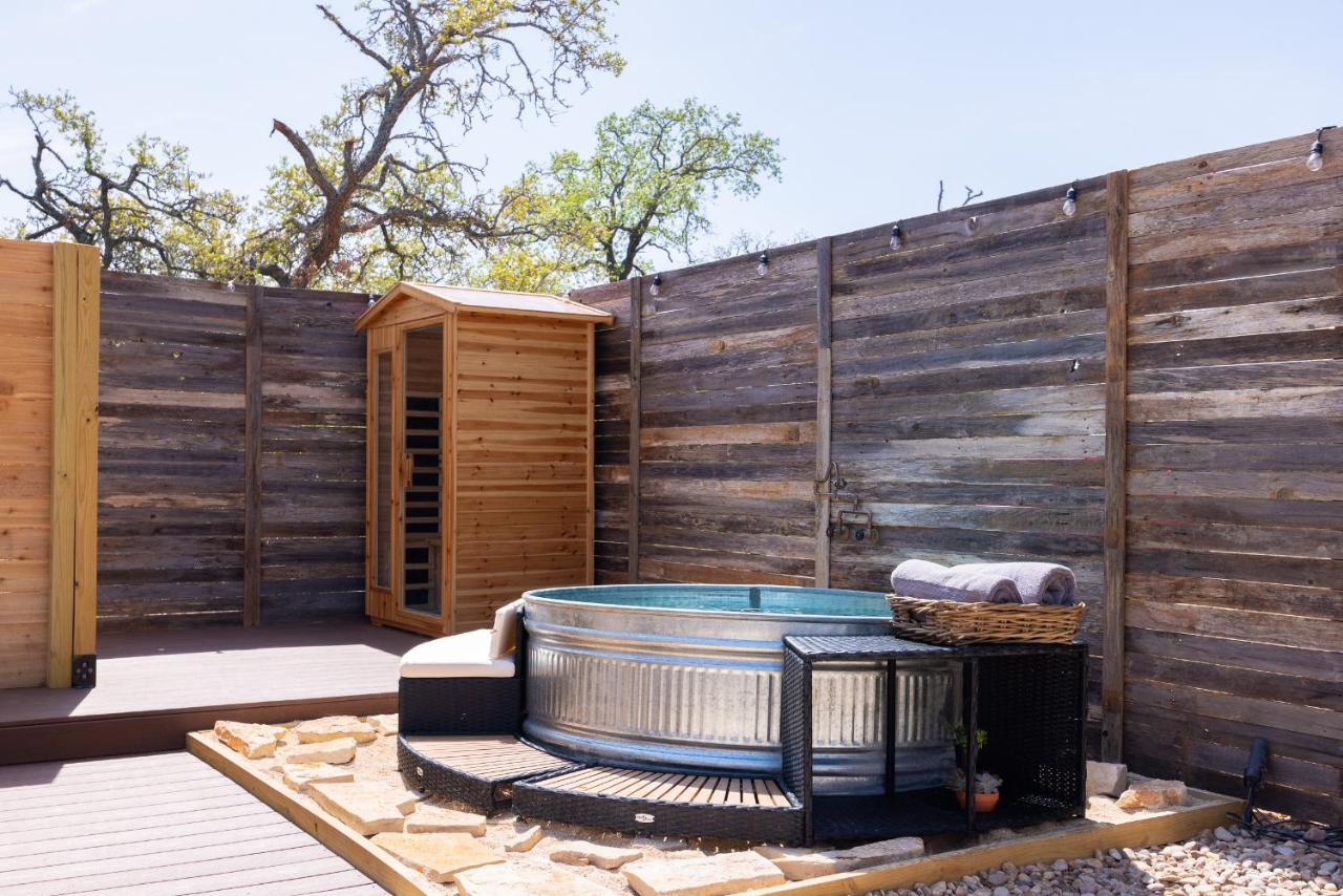 Romantic Tiny Luxury Retreat W Heated Pool, Sauna N Outdoor Shower In Wimberley 10 Acres Exterior foto